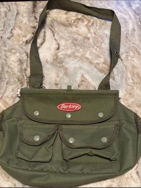 Berkley fishing tackle shoulder bag, Green